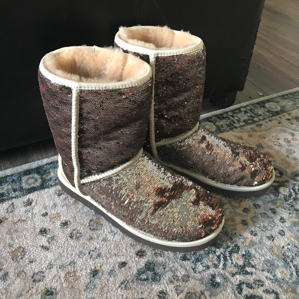 UGG Champagne Sequin Shoe 9 ONLY BEEN WORN TWICE.